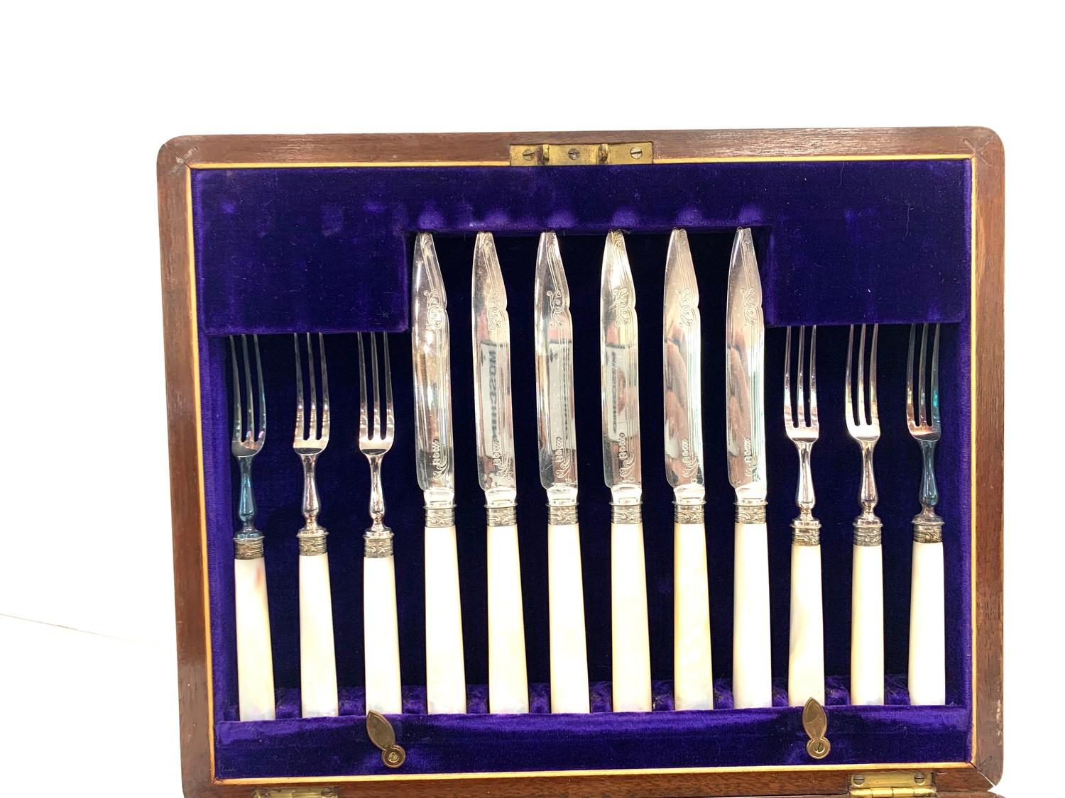 Boxed antique mother of pearl handle 12 setting fish knives and forks in good original condition - Image 3 of 4