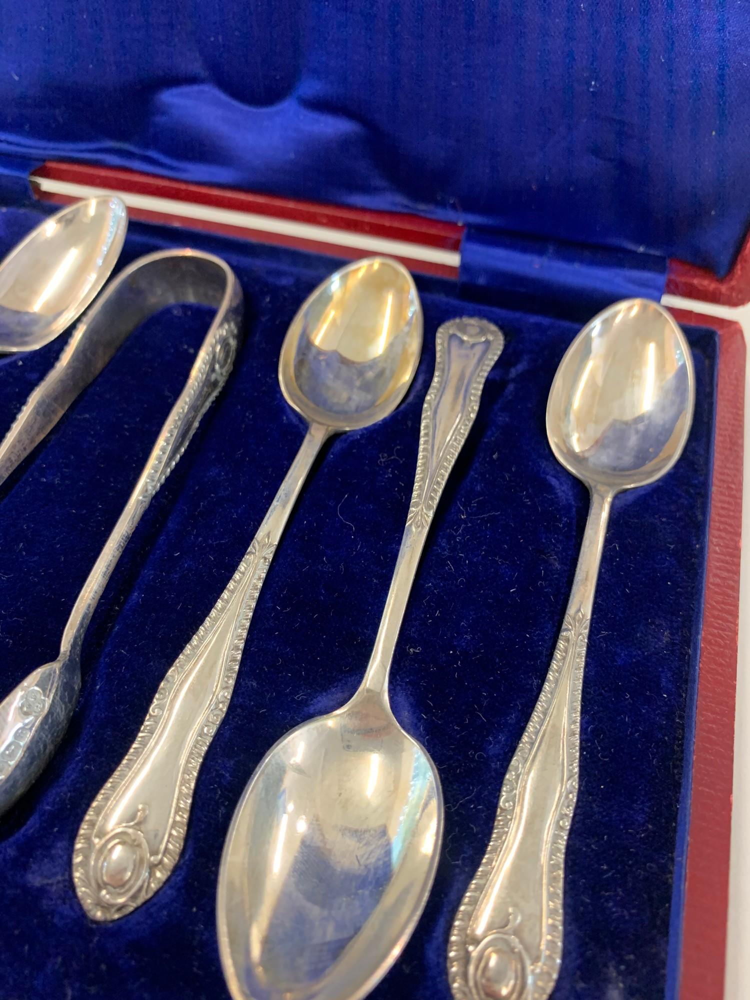 Boxed set of silver spoons and sugar tongues