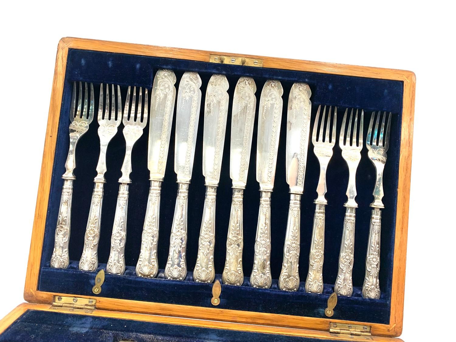 Boxed antique silver 12 setting fish knives and forks in good original condition - Image 2 of 4