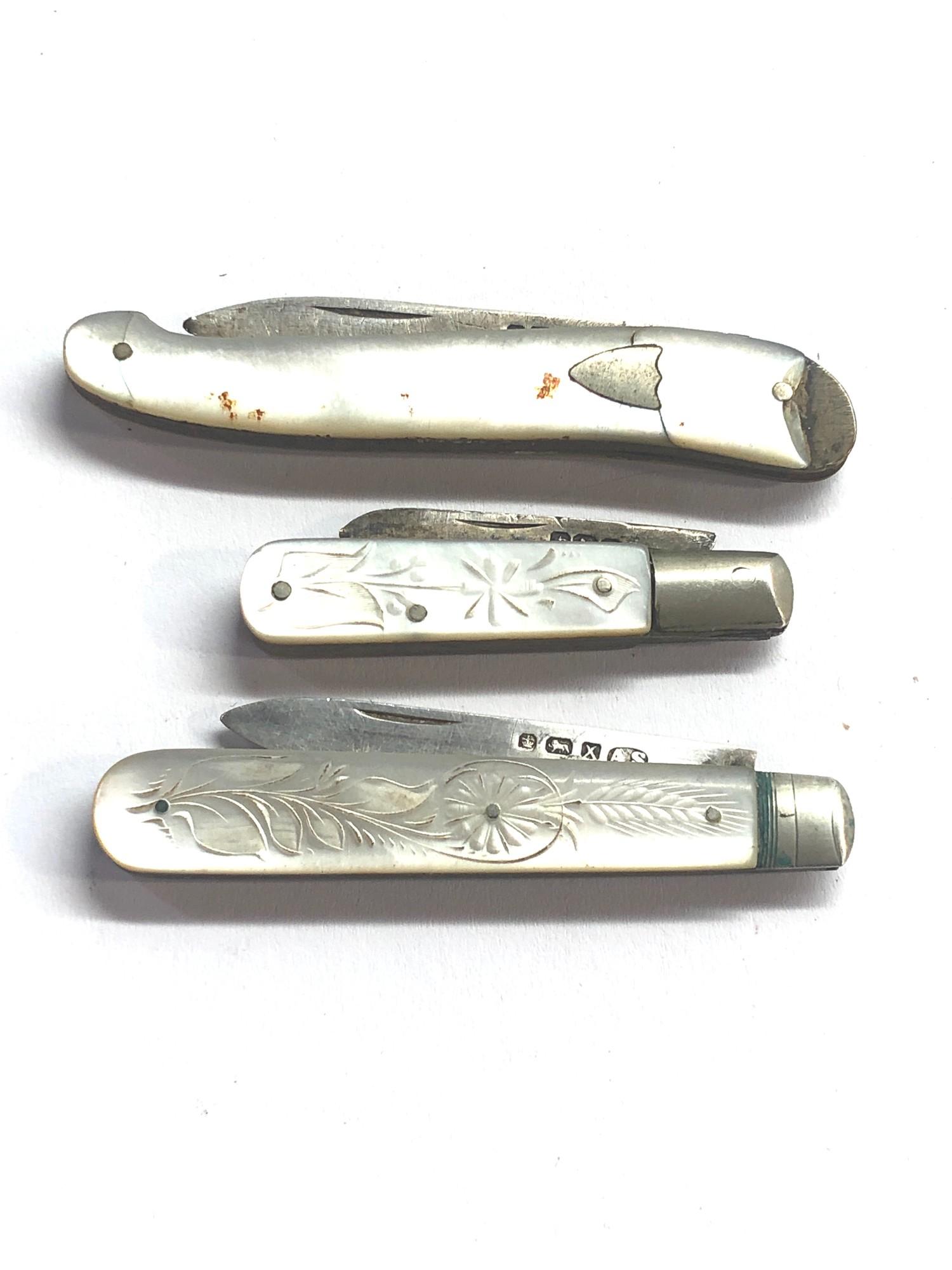 3 antique silver and mother of pearl fruit knives - Image 2 of 2