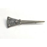Celtic silver pin brooch measures approx. 10.4cm long hallmarked silver