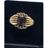 9ct gold garnet ring weight 5.2g