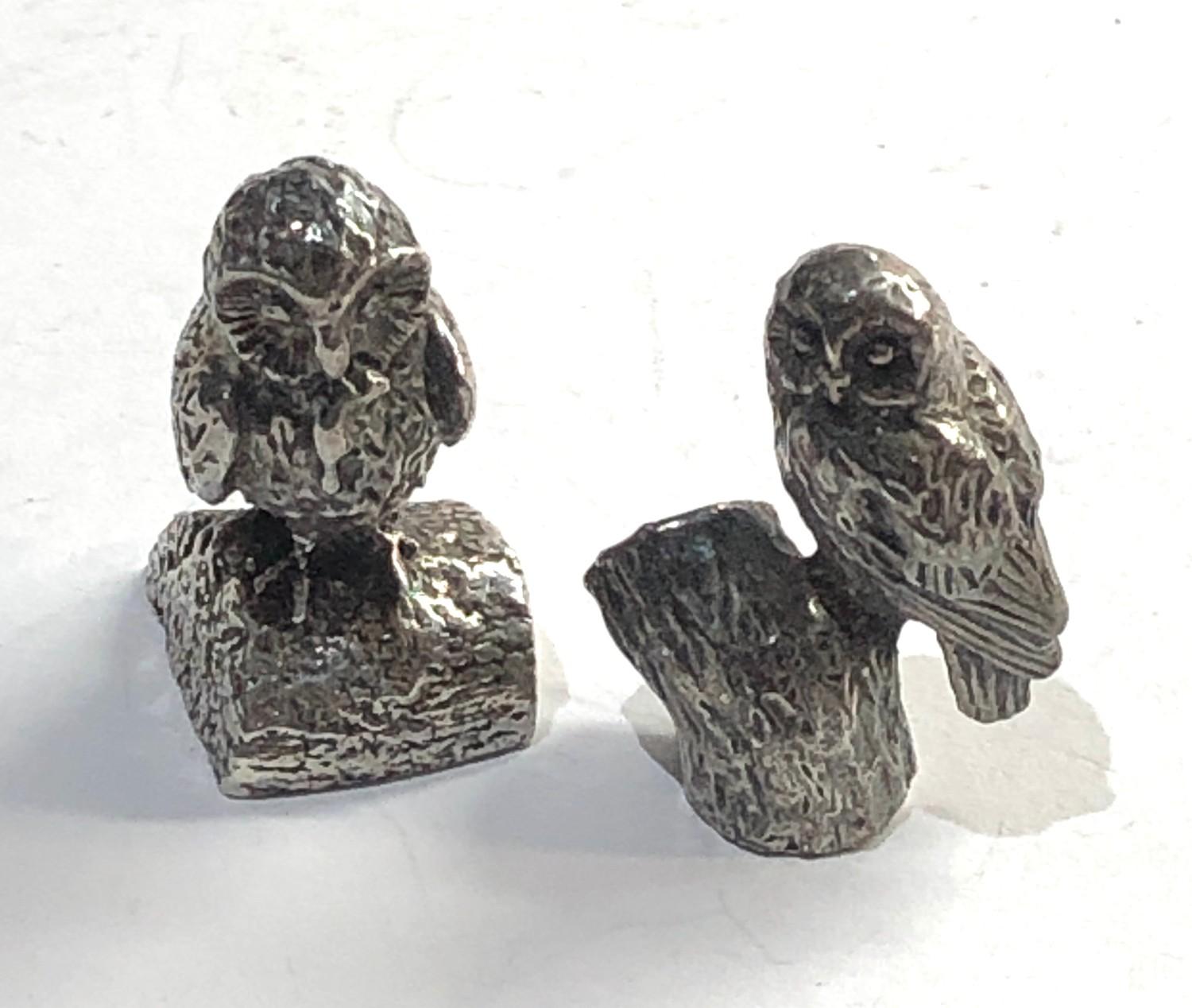 2 silver miniature owls full silver hallmarks approx 2.8cm tall weight 46g