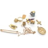 Selection of gold jewellery gold weight 28.8g not including bk & front locket and jug