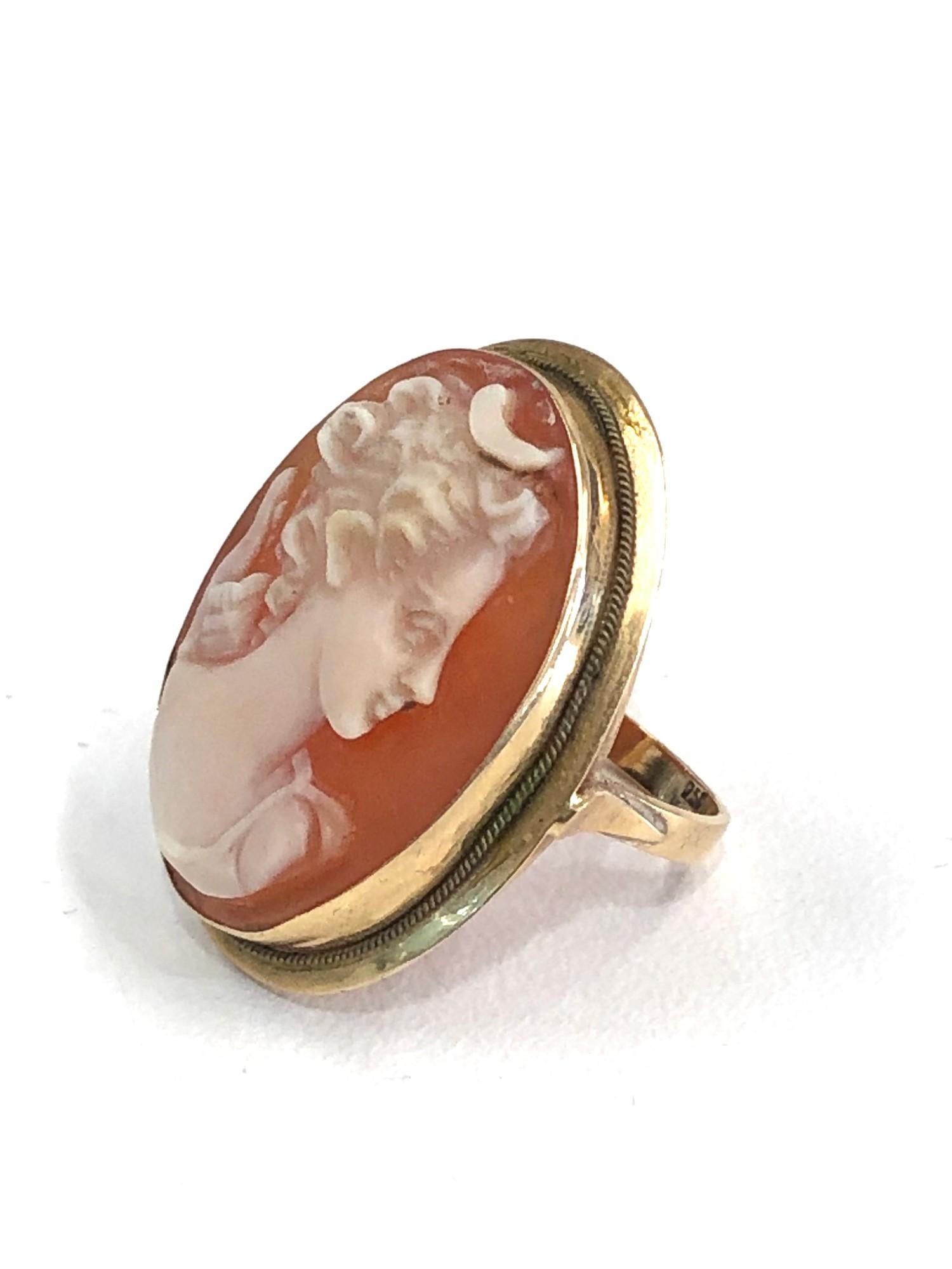 Large 18ct gold cameo ring hallmarked 750 weight 5.1g - Image 2 of 3