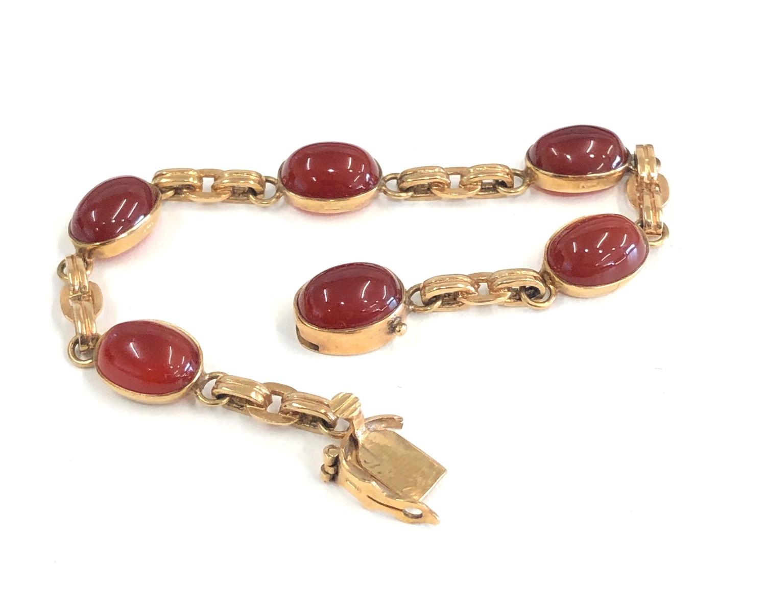 Vintage 9ct gold and cornelian set bracelet measures approx 19cm long weight 14.91g hallmarked 9.375 - Image 3 of 4