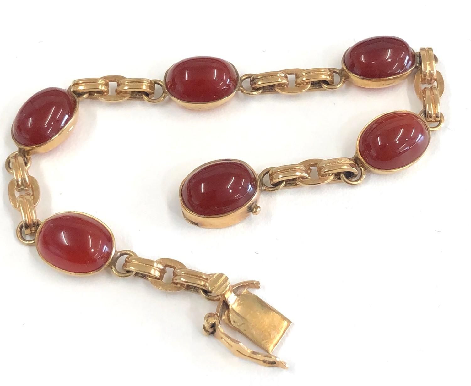 Vintage 9ct gold and cornelian set bracelet measures approx 19cm long weight 14.91g hallmarked 9.375 - Image 4 of 4