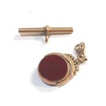 Antique 9ct gold t-bar and cornelian spinning fob total weight 11.2g