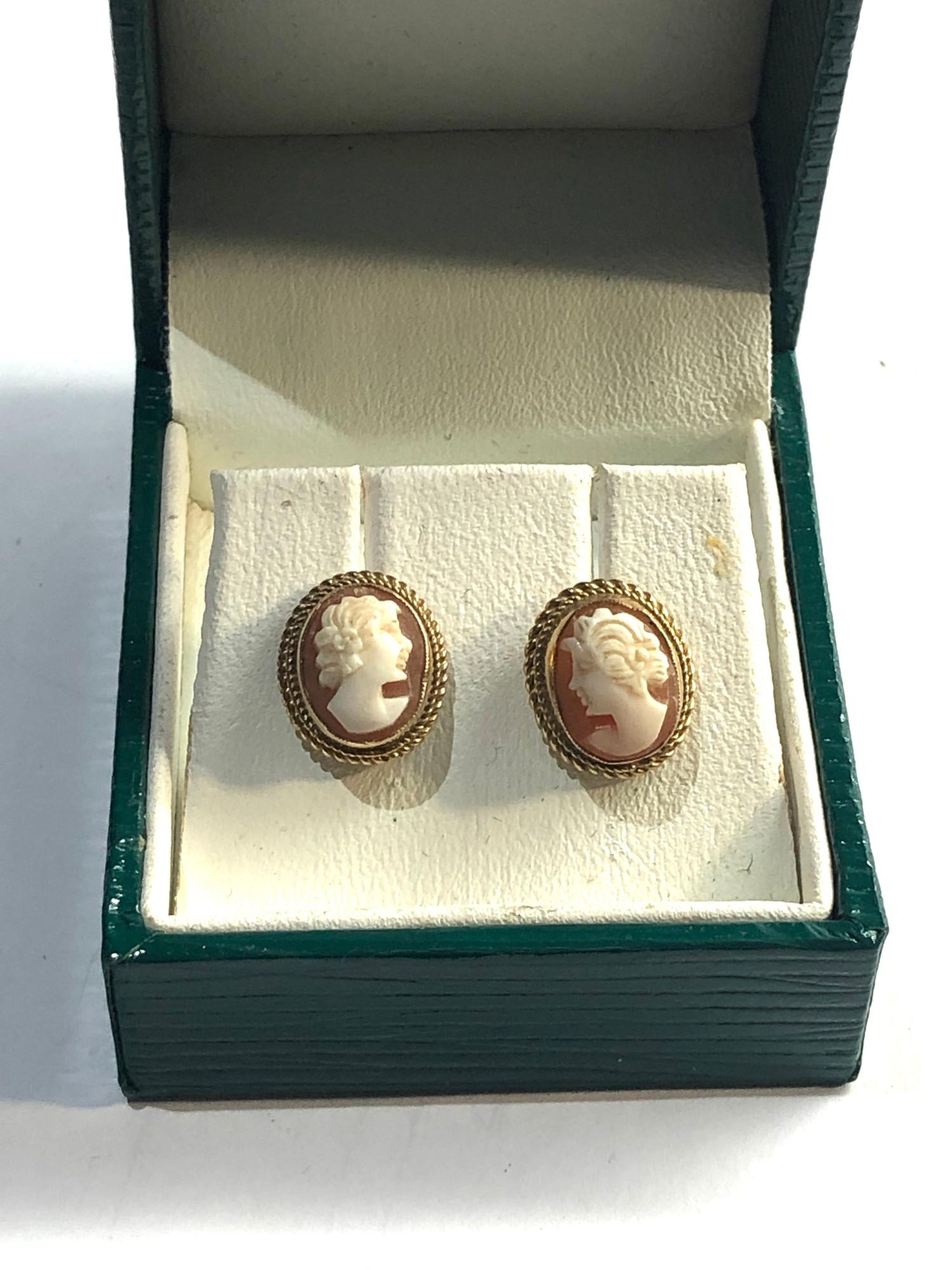 9ct gold cameo earrings and pendant - Image 2 of 4