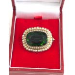 Vinatge 9ct gold seed pearl and green stone brooch measures approx 25mm by 20mm weight 7g