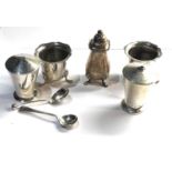 Selection of silver item includes salts peppers etc 120g