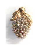 Fine vintage 18ct gold and pearl bunch of grapes brooch hallmarked 18ct measures approx 5cm by 3cm