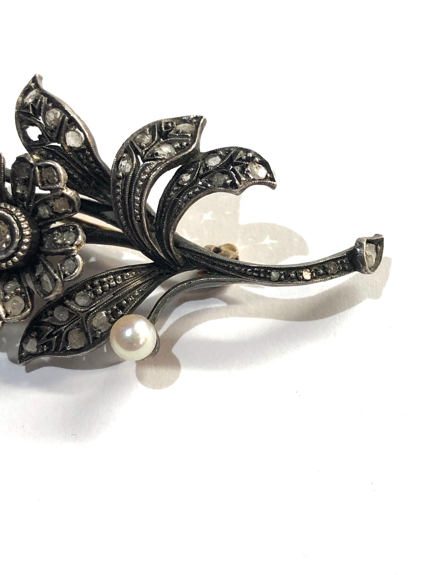 Antique rose diamond and pearl gold and silver brooch measures approx 53mm by 27mm weight 10.9g - Image 3 of 4