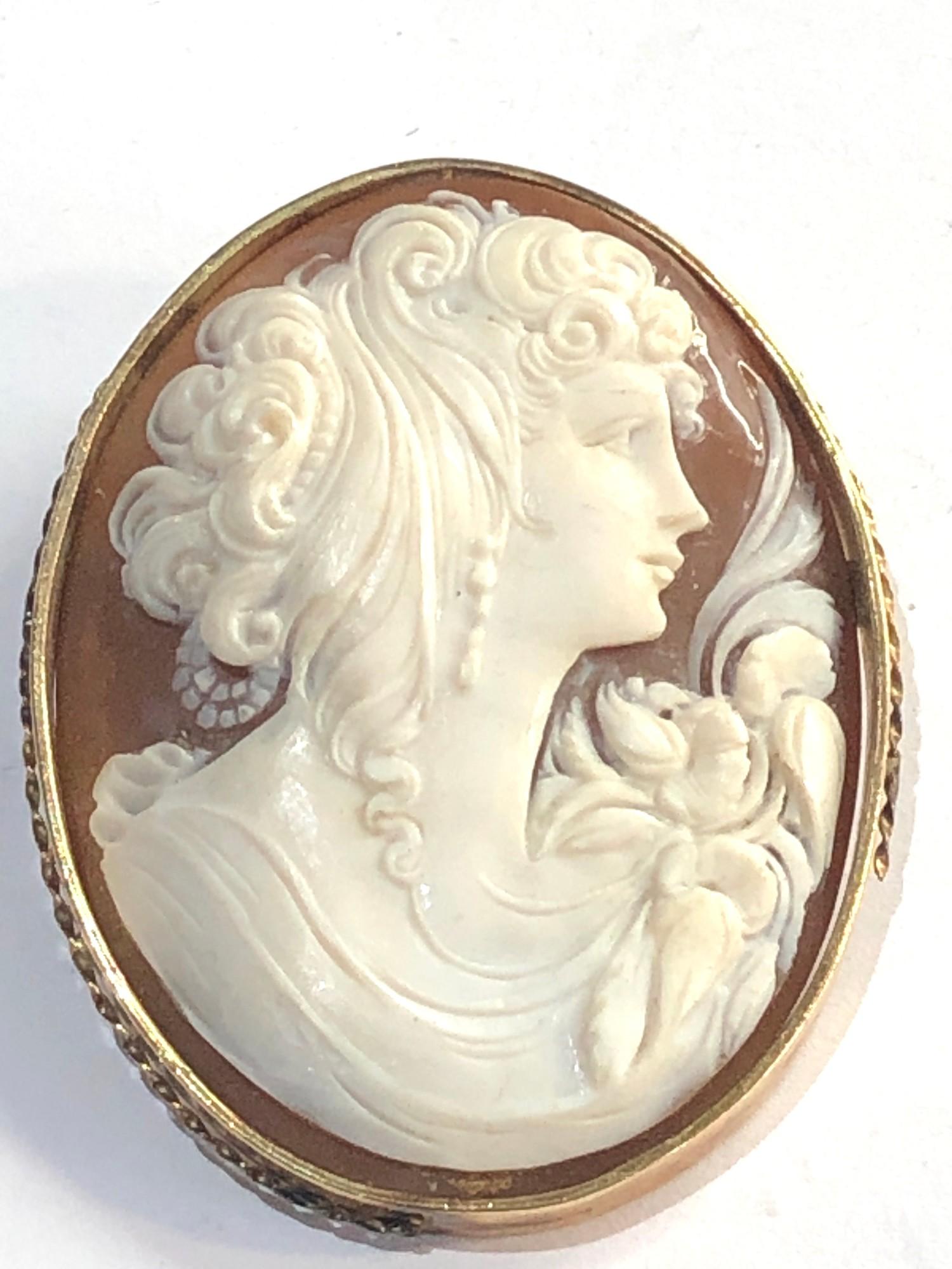 Large 9ct gold cameo brooch measures approx 6cm by 4.8cm weight 32g