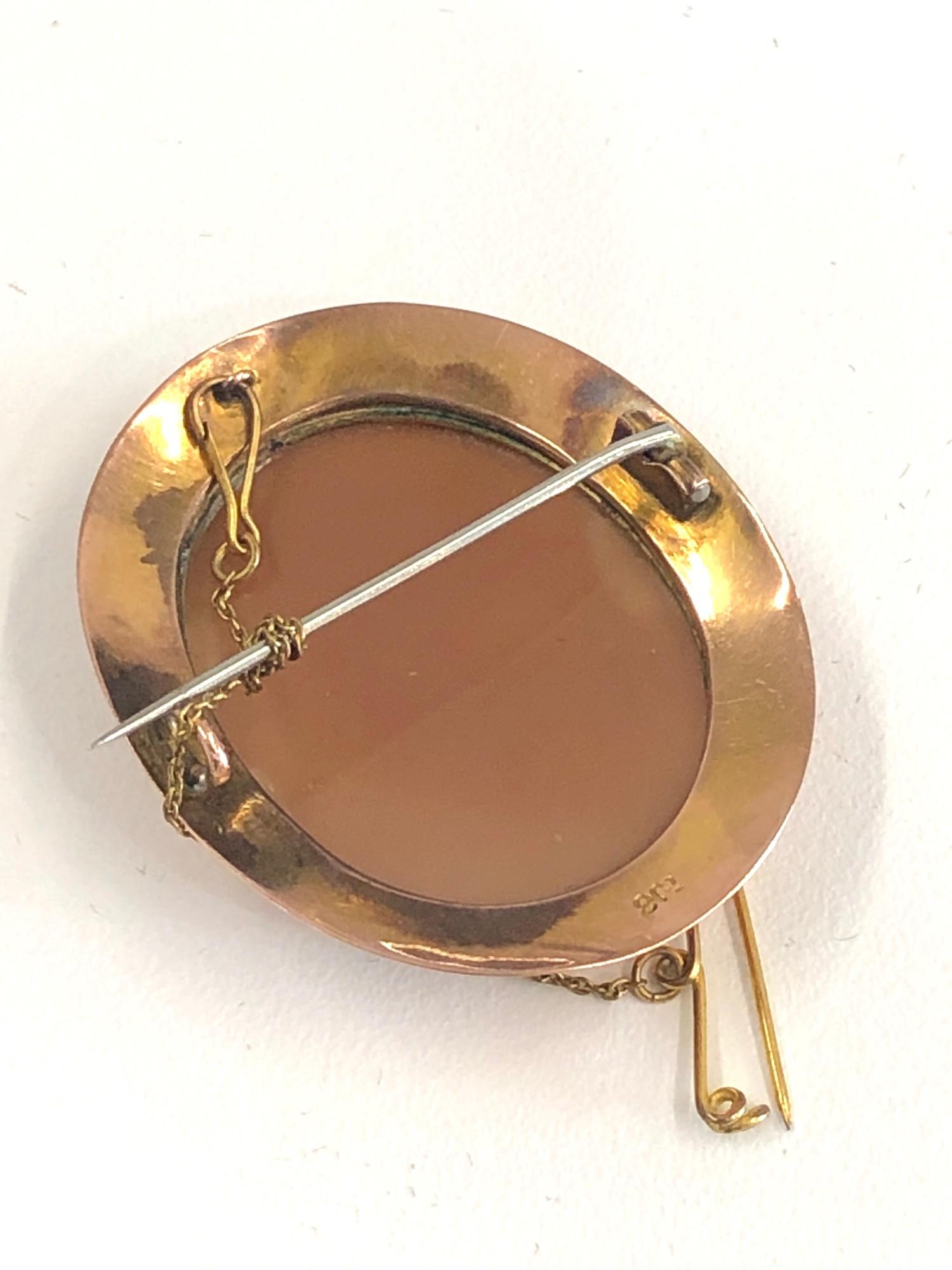 Vintage 9ct gold cameo brooch measures approx 4cm by 3.5cm weight 7.53g - Image 2 of 2