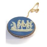 9ct gold mounted wedgwood brooch measures approx 32mm by 24mm