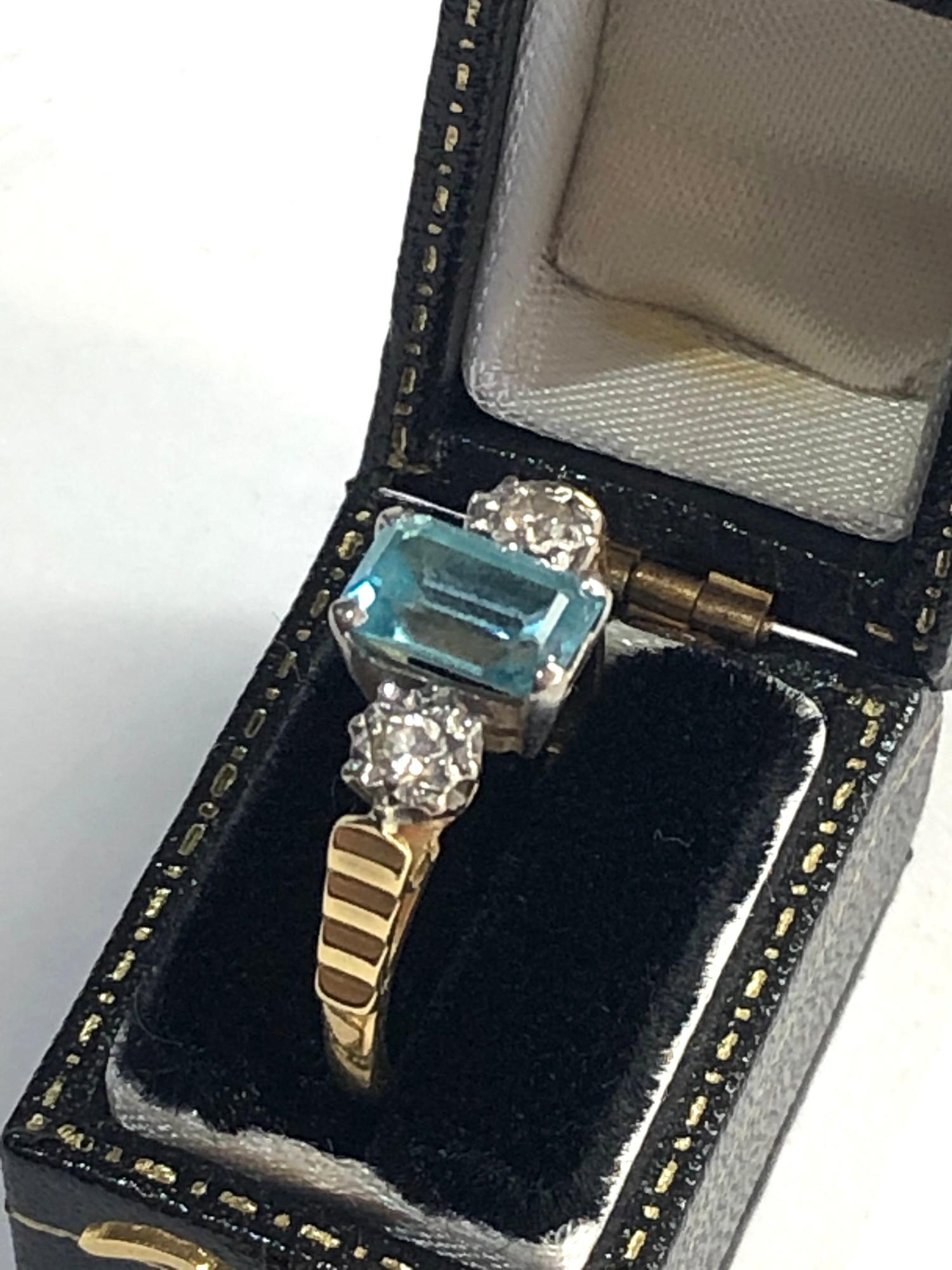 Vintage 18ct gold diamond and blue stone ring weight 4g - Image 2 of 4