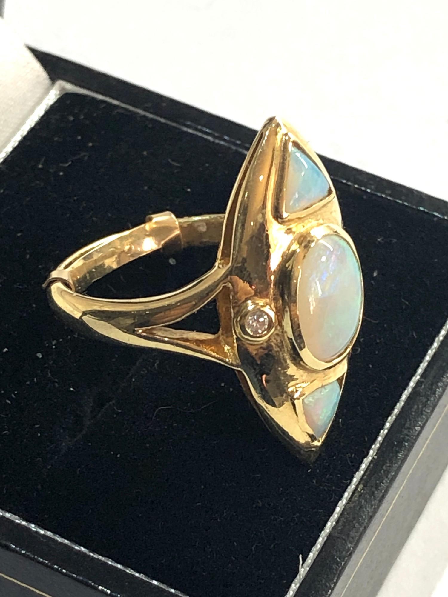 18ct gold diamond and opal ring - Image 3 of 4