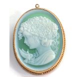 Fine 9ct gold mounted hard stone cameo brooch measures approx 43mm by 33mm