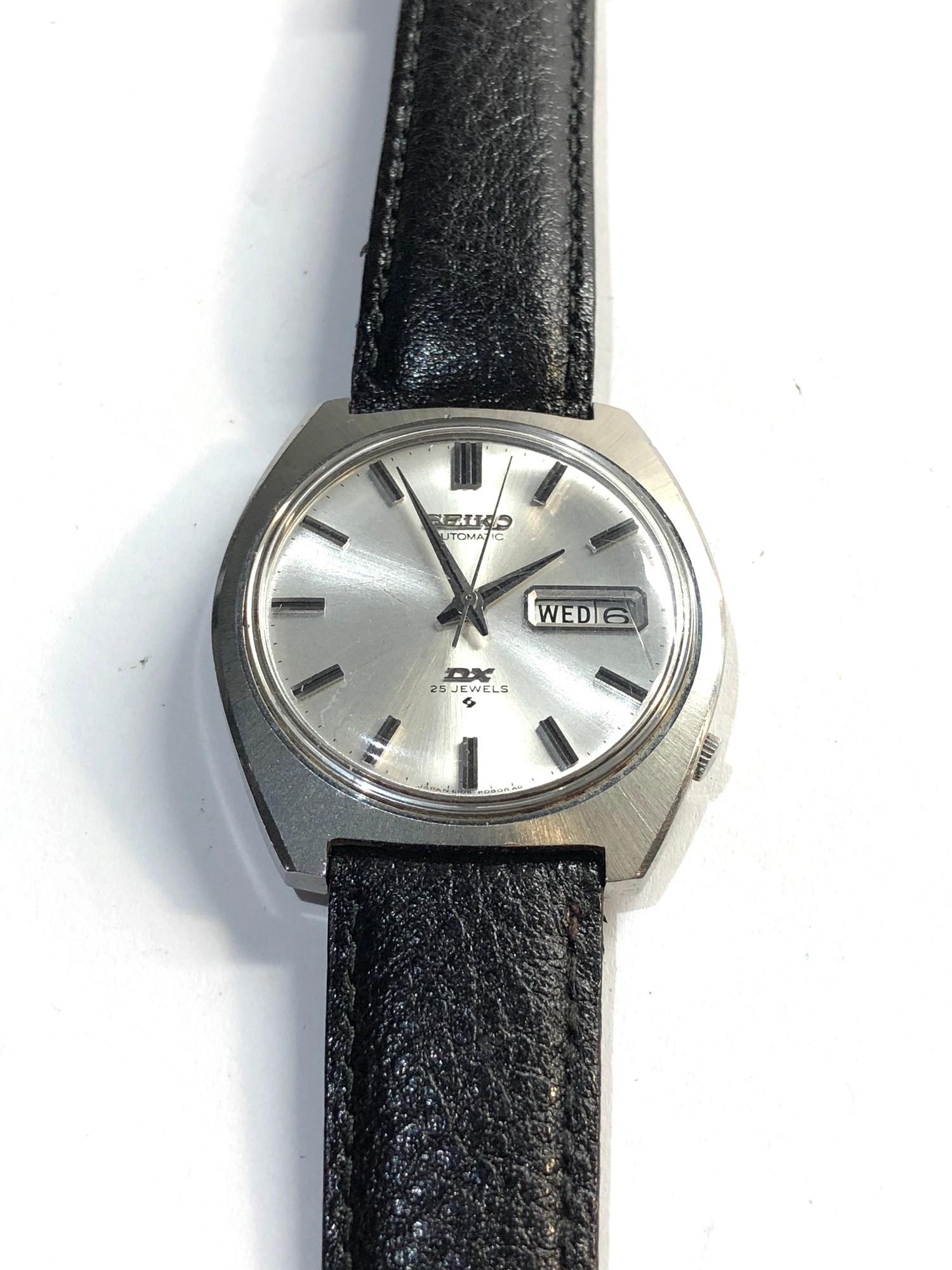 Vintage Seiko DX automatic 6106-8080 day date 25 jewel gents wristwatch in good overall condition in