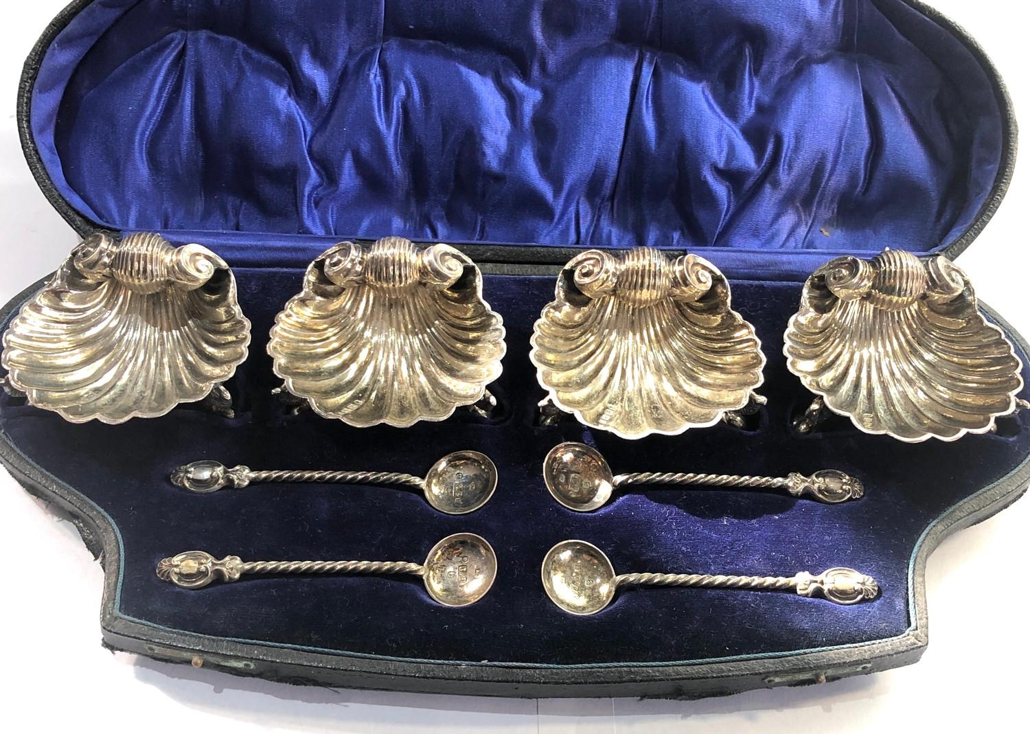 Boxed silver set of 4 clam shell shaped salt bowls in original fitted Case with spoons Birmingham - Image 2 of 5