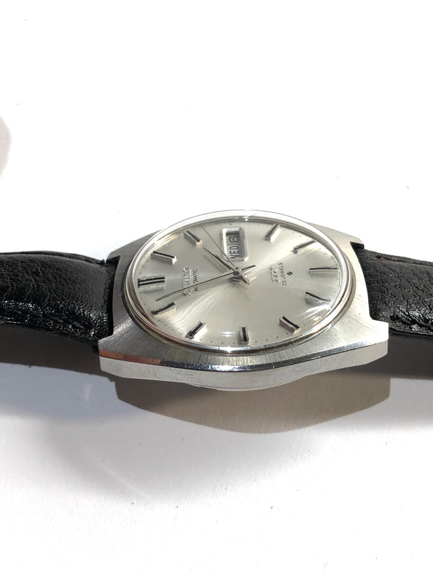 Vintage Seiko DX automatic 6106-8080 day date 25 jewel gents wristwatch in good overall condition in - Image 3 of 4