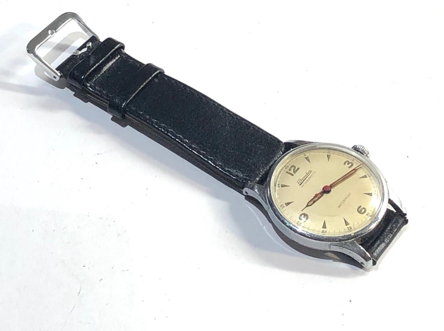 Vintage Mondia gents wristwatch winds and ticks but no warranty given - Image 3 of 4