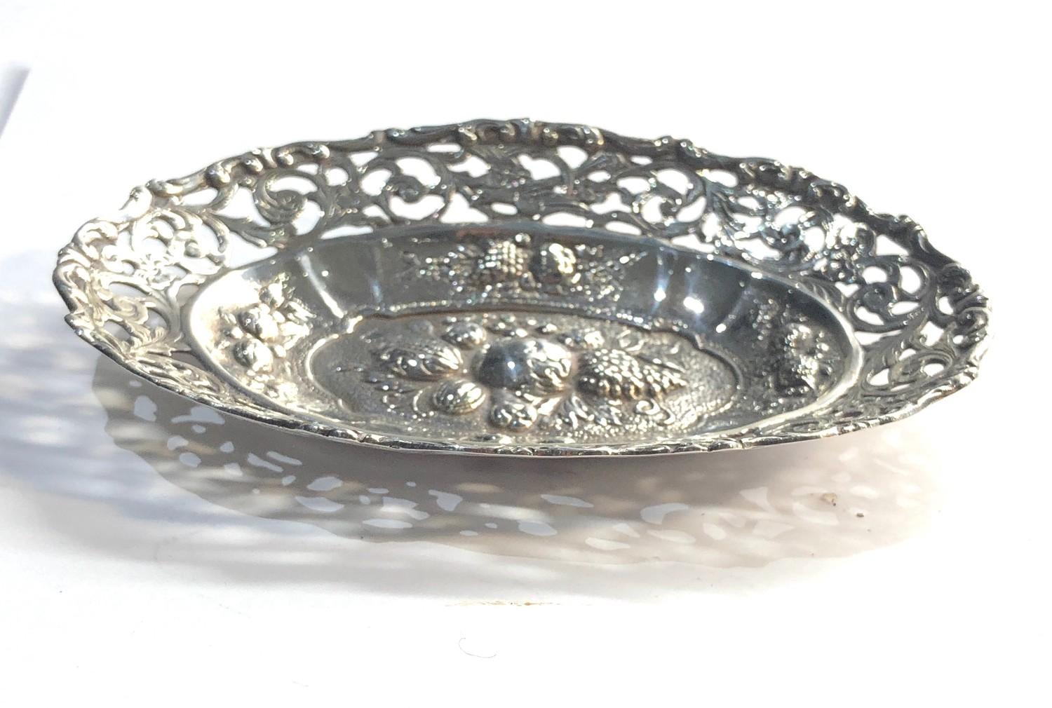 Vintage embossed silver sweet dish measures approx 12.5cm by 9cm weight 83g hallmarked B&Co 925 - Image 2 of 3