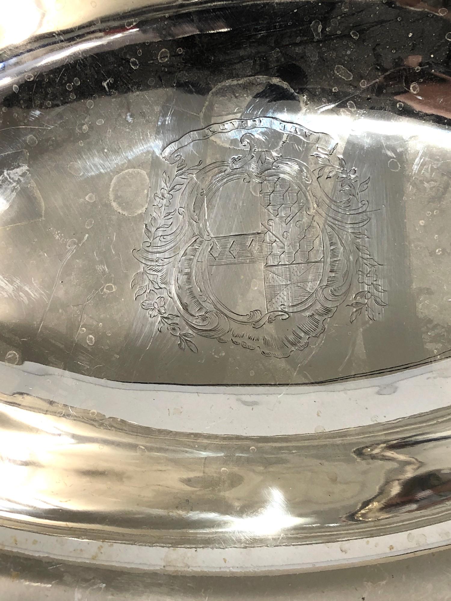 Large Georgian silver cake basket with engraved family crest London silver hallmarks makers IH - Image 3 of 4
