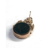 9ct Gold agate spinning fob, weight approx 2g, Age related wear, some very small chips to stone