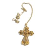 18k gold filigree cross and chain weight 6.4g