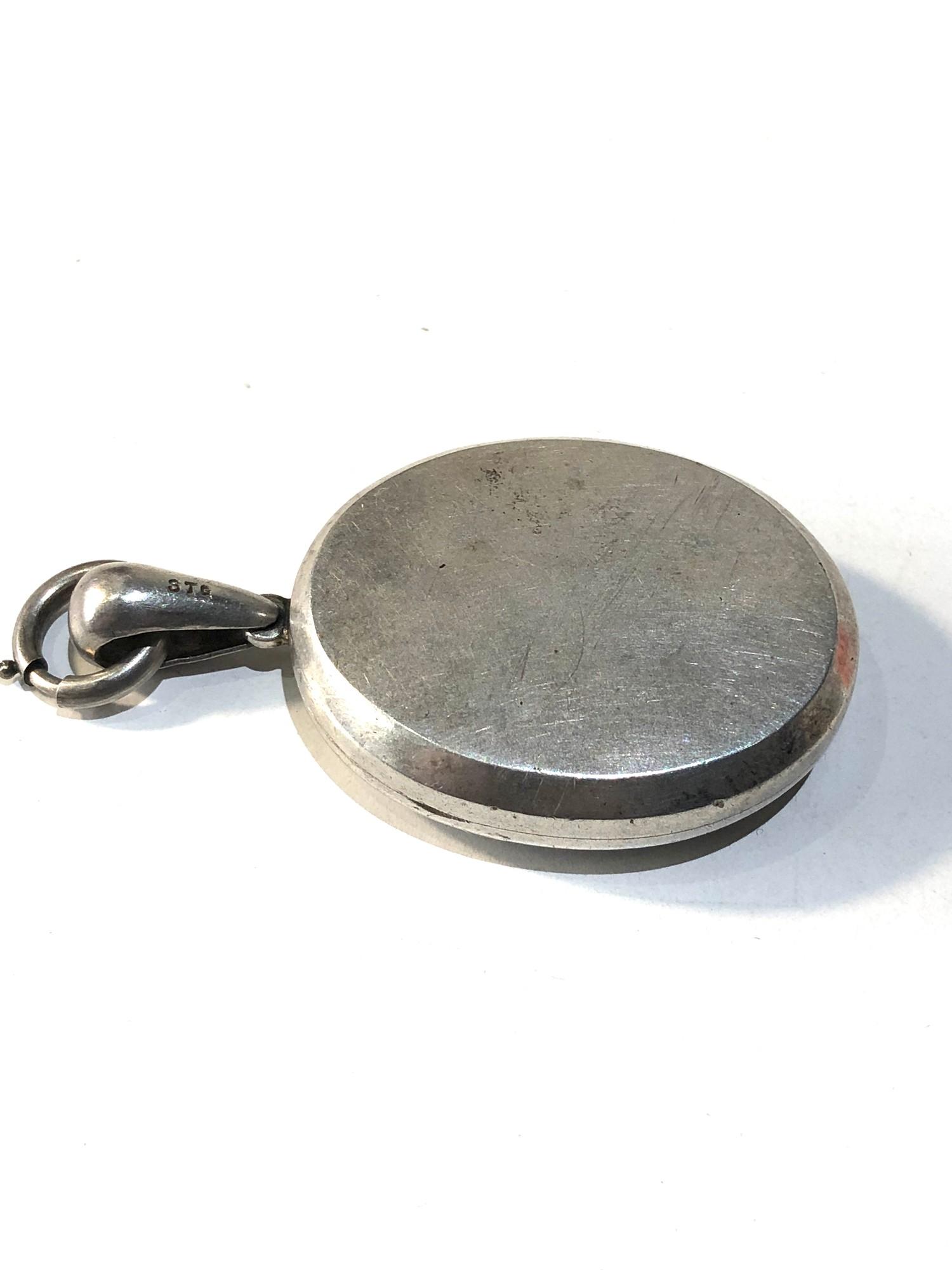 Victorian silver locket measures approx 5.7cm by 3.2cm widest points not hallmarked but xrt tested - Image 3 of 4