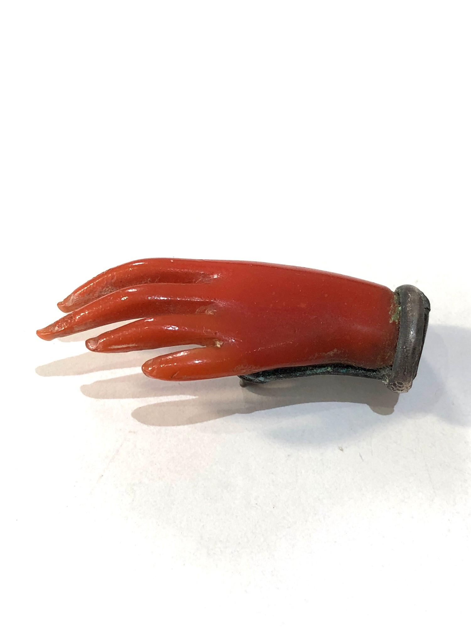 Vintage large coral hand brooch age related marks scratches and wear to hand missing pin back in - Image 2 of 4
