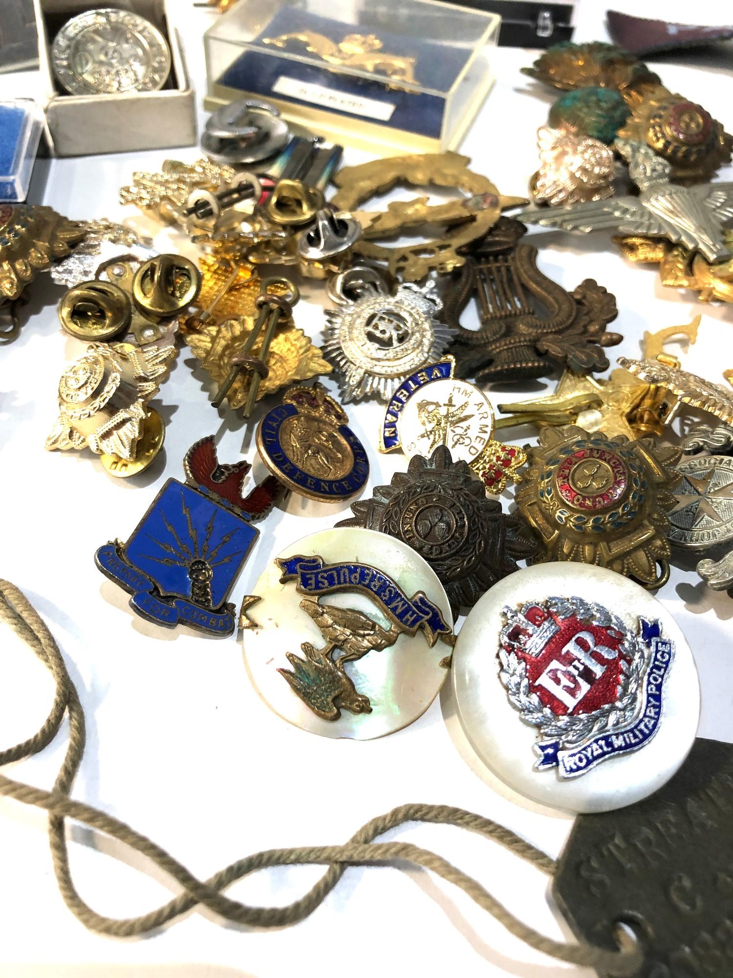 Large selection of military badges etc - Bild 2 aus 3