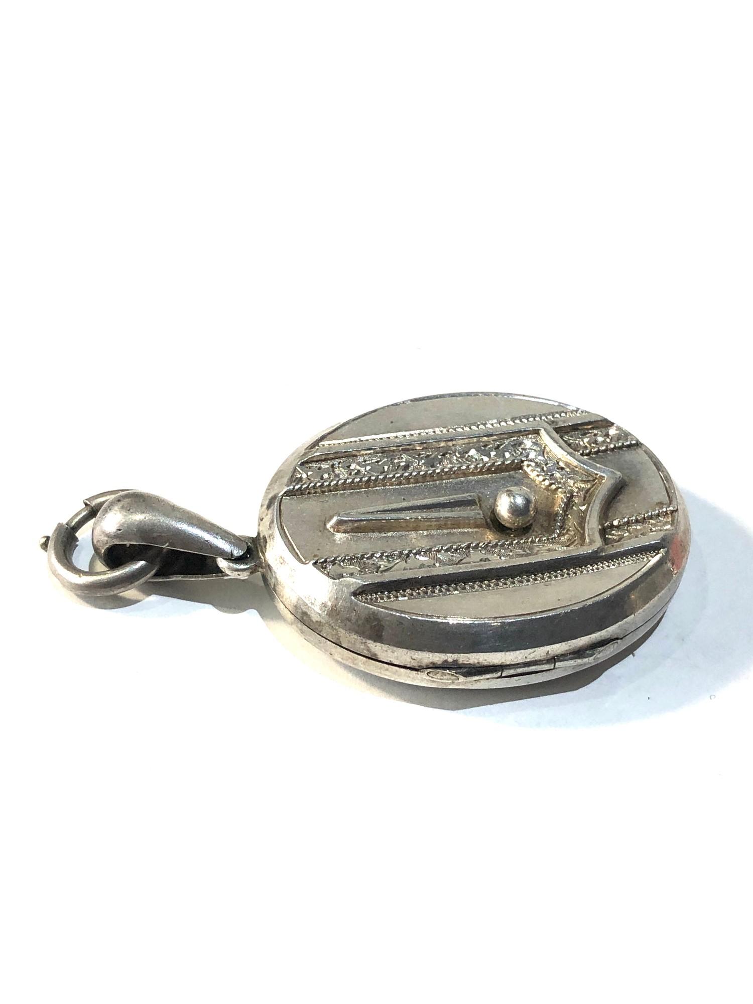 Victorian silver locket measures approx 5.7cm by 3.2cm widest points not hallmarked but xrt tested - Image 2 of 4