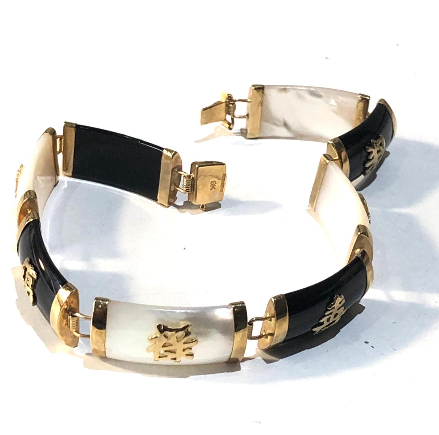 9ct gold Chinese stone panel and gold script bracelet measures approx 9cm long 1cm wide in good