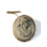 9ct gold lava cameo brooch measures approx 4.2cm by 3.6cm weight 17g