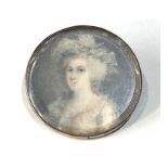 low grade Gold xrt 6ct hand painted miniature portrait brooch measures approx 2.5cm dia