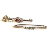 2 gold gem set bar brooches weight 4.5g