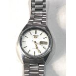 Vintage gents Seiko 5 automatic 7009-3040 wristwatch the watch is ticking but no warranty is given