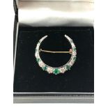 Vintage gold Diamond and emerald crescent brooch measures approx 2.8cm by 2.7cm weight 7g