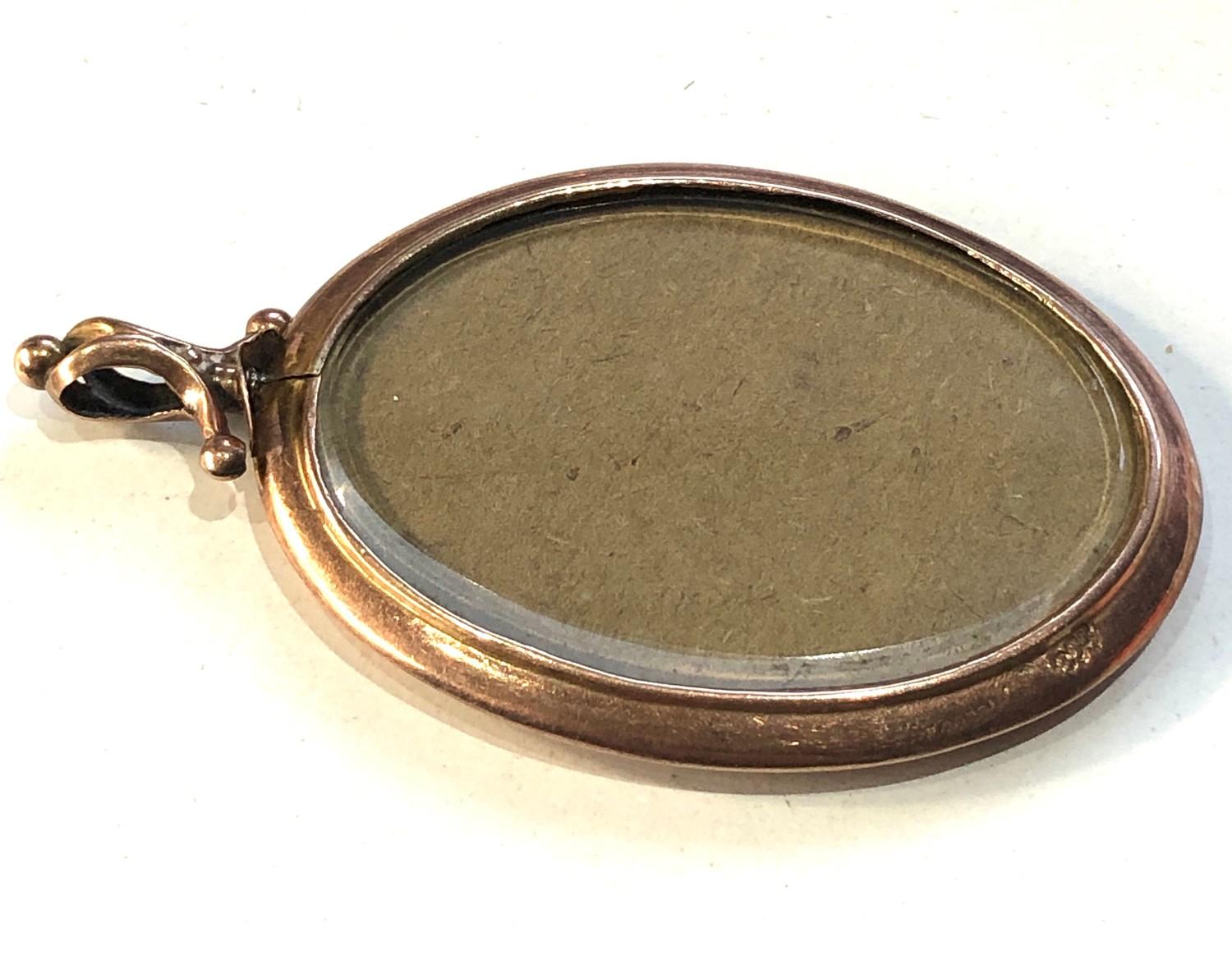 Large Antique 9ct gold picture pendant measures approx 6.3cm by 4.0cm weight 14.4g - Image 3 of 3