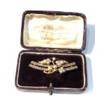 15ct gold diamond & pearl brooch measures approx 43cm by 1.4cm weight 5.9g