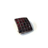 Vintage Gold and garnet set brooch measures approx 2.1cm sq weight 4.5g