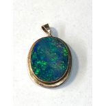9ct gold framed opal pendant measures approx 2.3cm by 2cm