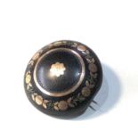 victorian tortoiseshell pique brooch measures approx 3.1 cm dia