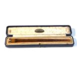 Large boxed amber and 9ct gold rim cheroot / cigarette holder measures approx 15cm long and in