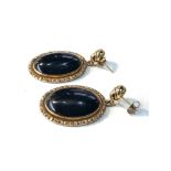 9ct gold onyx earrings eack measures approx 4.2cm drop by 2.3cm wide total weight 16g