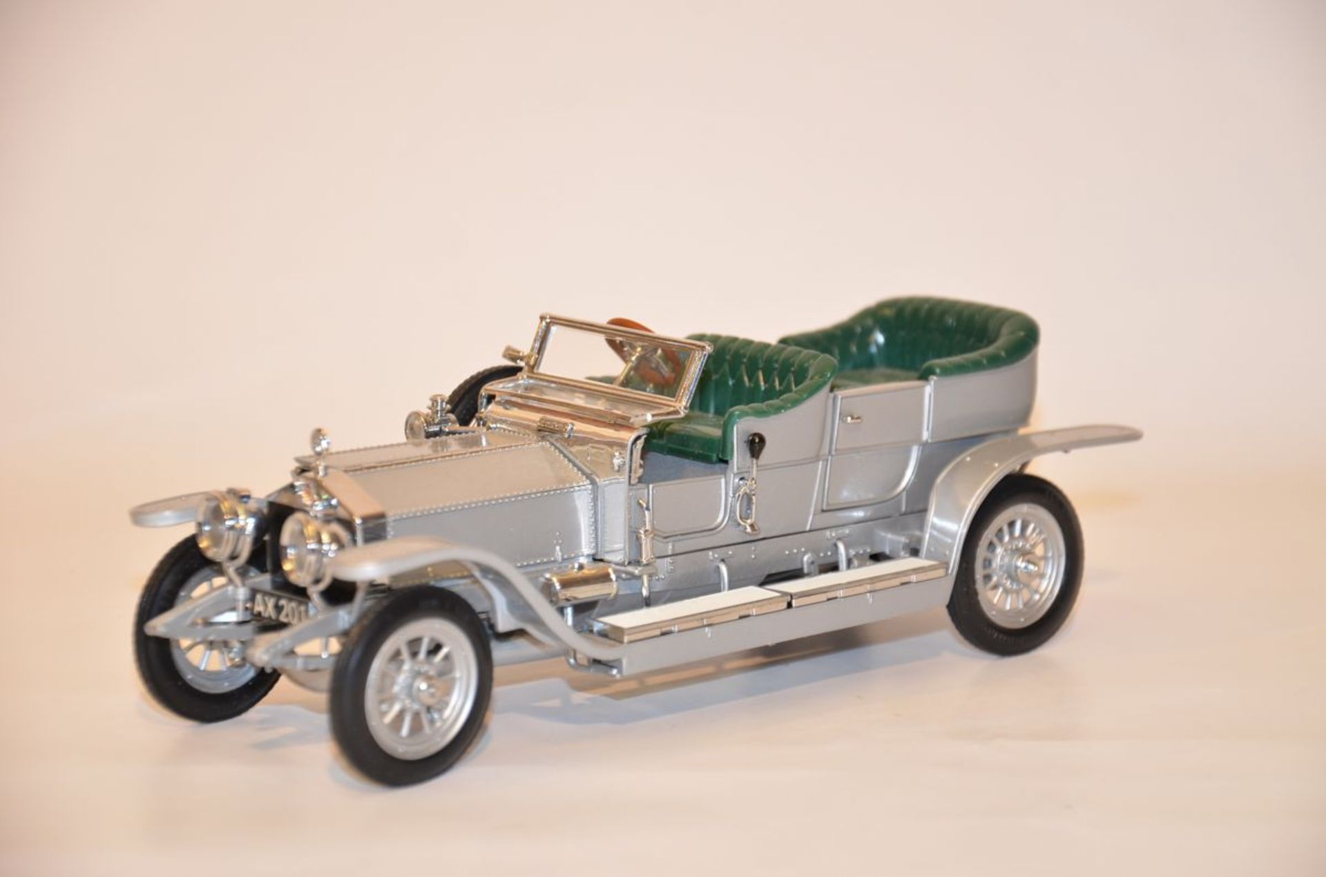 DAMAGED - Franklin Mint "1907 Rolls-Royce Silver Ghost"