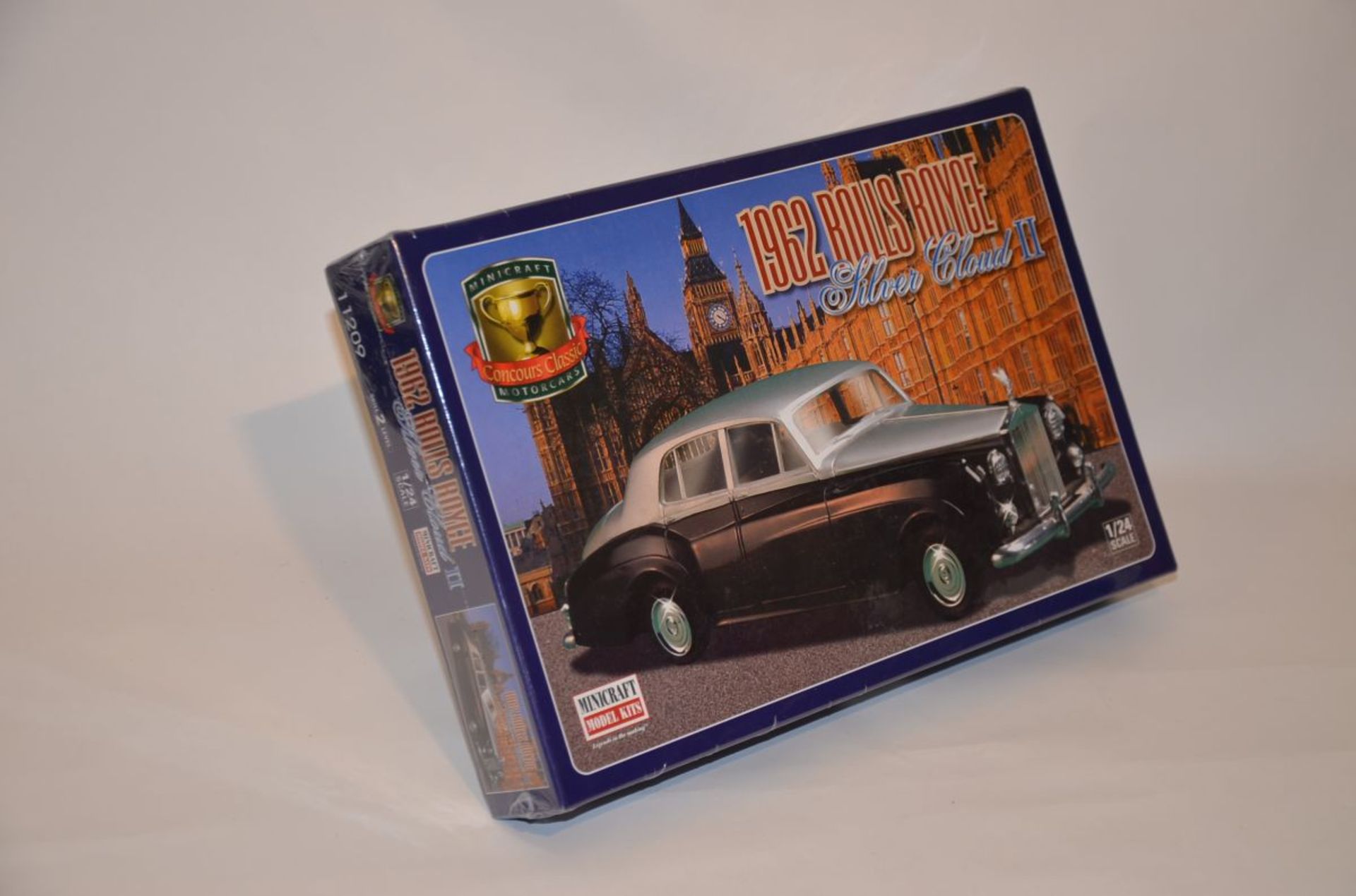 "1962 Rolls Royce Silver Cloud ll" 1/24 scale Model Kit